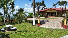 Farm with 27 ha, luxury and guest house, forest, pastures, near Viento Fresco-Nuevo Arenal for sale